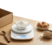 como usar balança digital de cozinha pesando farinha para medir ingredientes com precisão